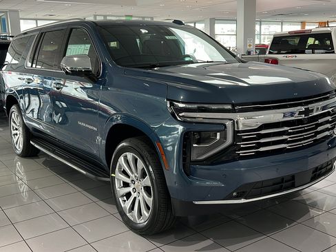 New 2026 Chevrolet Suburban Premier w/ Sun And Tow Package AWD/4WD image 3