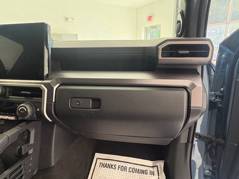Used 2023 Toyota 4Runner SR5 Premium w/ Moonroof Package AWD/4WD image 17
