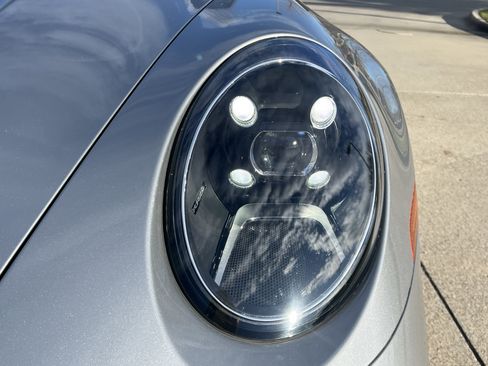 Used 2022 Porsche 911 Carrera image 6