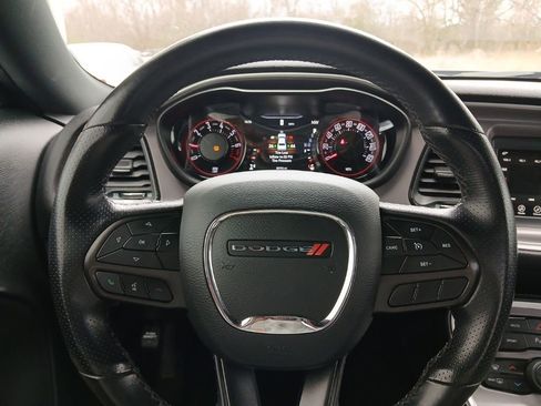 Used 2022 Dodge Challenger SXT w/ Driver Convenience Group image 13