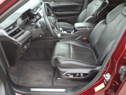 Used 2022 Jeep Grand Cherokee Overland w/ Luxury Tech Group IV image 11