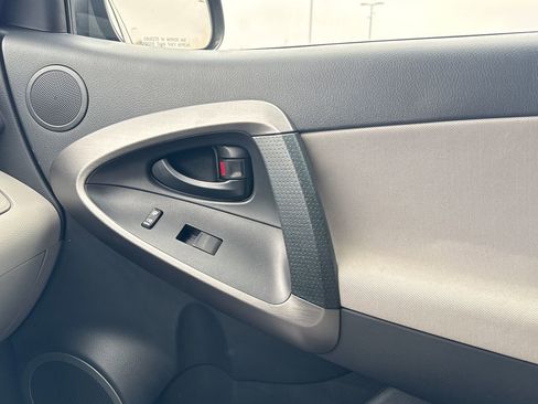 Used 2012 Toyota RAV4 4WD w/ Upgrade Value Pkg image 25