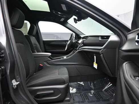 New 2026 Jeep Grand Cherokee L Laredo image 33