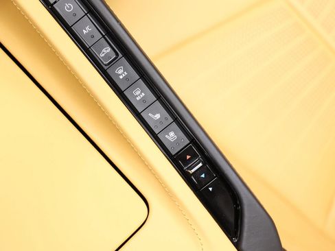 Used 2023 Chevrolet Corvette Stingray Premium Conv w/ Z51 Performance Package RWD image 54