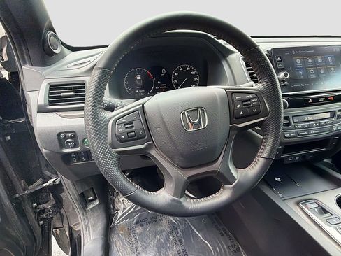 Used 2025 Honda Ridgeline TrailSport image 11