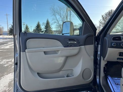 Used 2014 Chevrolet Silverado 2500 LTZ w/ LTZ Plus Package image 9