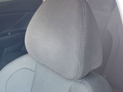 Used 2025 Hyundai Elantra SE image 23