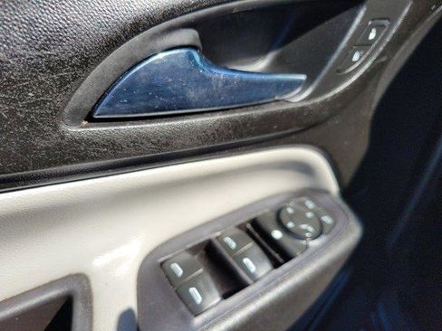 Used 2018 Chevrolet Equinox LS FWD image 21