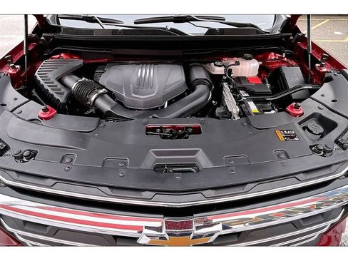 Used 2025 Chevrolet Traverse LT image 10