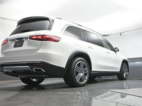 New 2026 Mercedes-Benz GLS 450 4MATIC image 40
