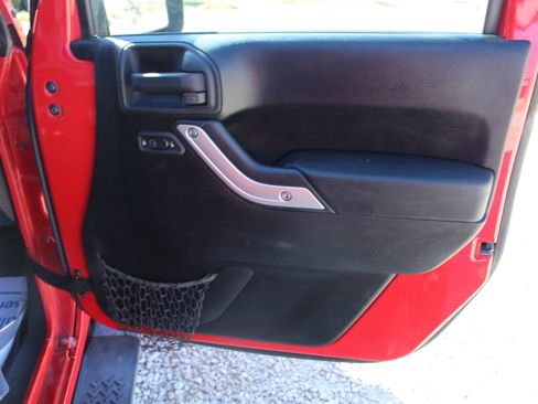 Used 2012 Jeep Wrangler Sahara w/ Dual Top Group image 28