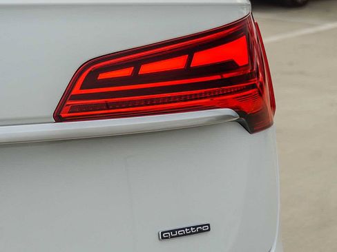 Used 2021 Audi Q5 Premium Plus w/ Premium Plus Package image 12