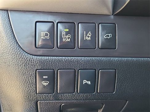 Used 2016 Toyota Highlander Limited image 17