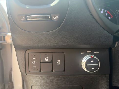 Used 2015 Kia Soul ! w/ Sun & Sound Package FWD image 10