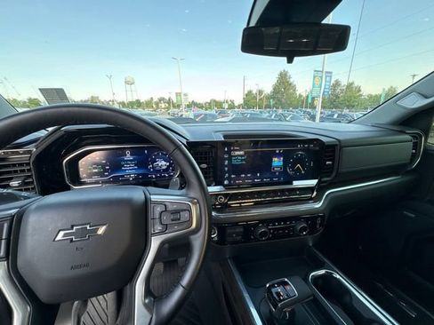 Used 2024 Chevrolet Silverado 1500 LT Trail Boss w/ LT Trail Boss Premium Package AWD/4WD image 11