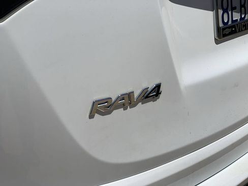 Used 2018 Toyota RAV4 LE w/ All Weather Liner Package AWD/4WD image 31