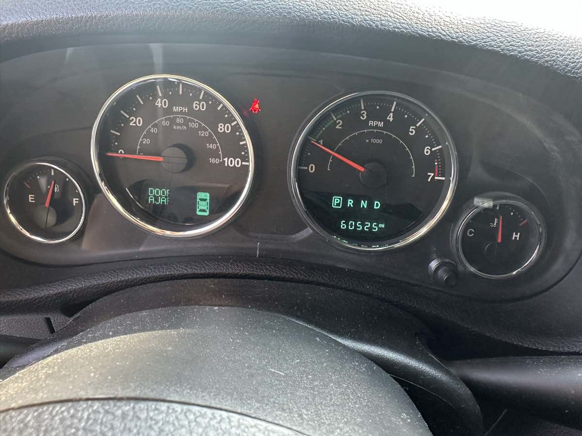 Used 2016 Jeep Wrangler Unlimited Sahara w/ Max Tow Package AWD/4WD image 13