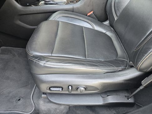 Used 2020 Chevrolet Traverse Premier w/ Redline Edition image 18