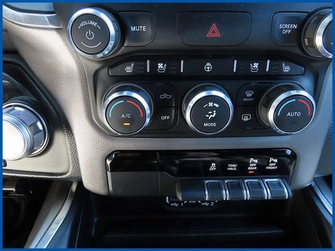 Used 2021 RAM 1500 Laramie w/ Sport Appearance Package AWD/4WD image 18