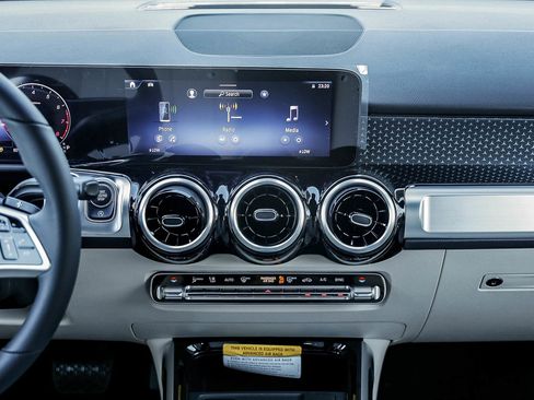New 2026 Mercedes-Benz GLB 250 image 11