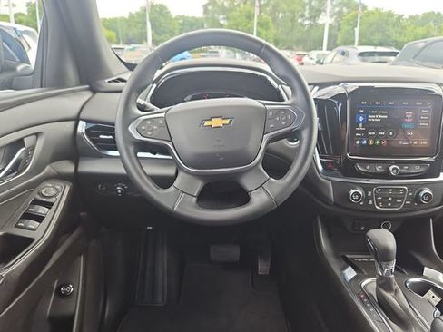 Used 2023 Chevrolet Traverse LT FWD image 14