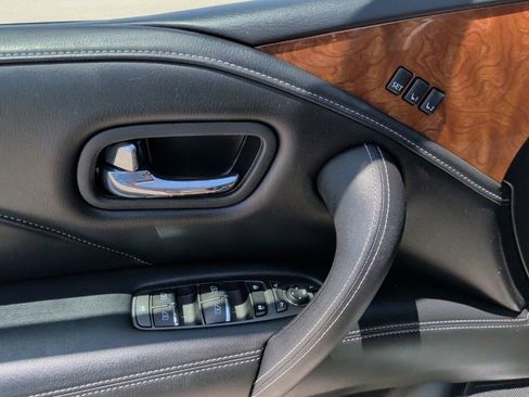 Used 2019 INFINITI QX80 Luxe w/ All-Season Package RWD image 11