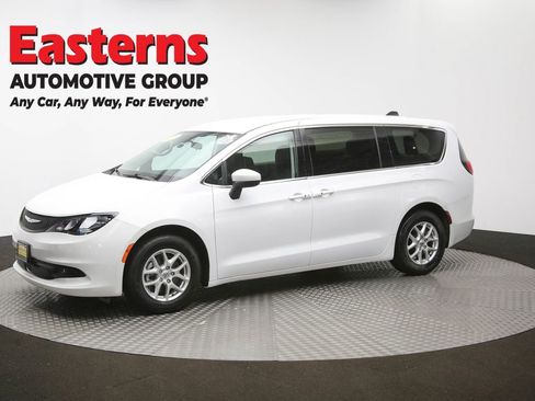 Used 2022 Chrysler Voyager LX image 54