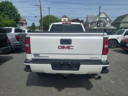 Used 2018 GMC Sierra 2500 Denali w/ Duramax Plus Package AWD/4WD image 18