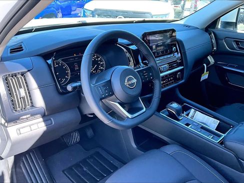 New 2025 Nissan Pathfinder SV image 10