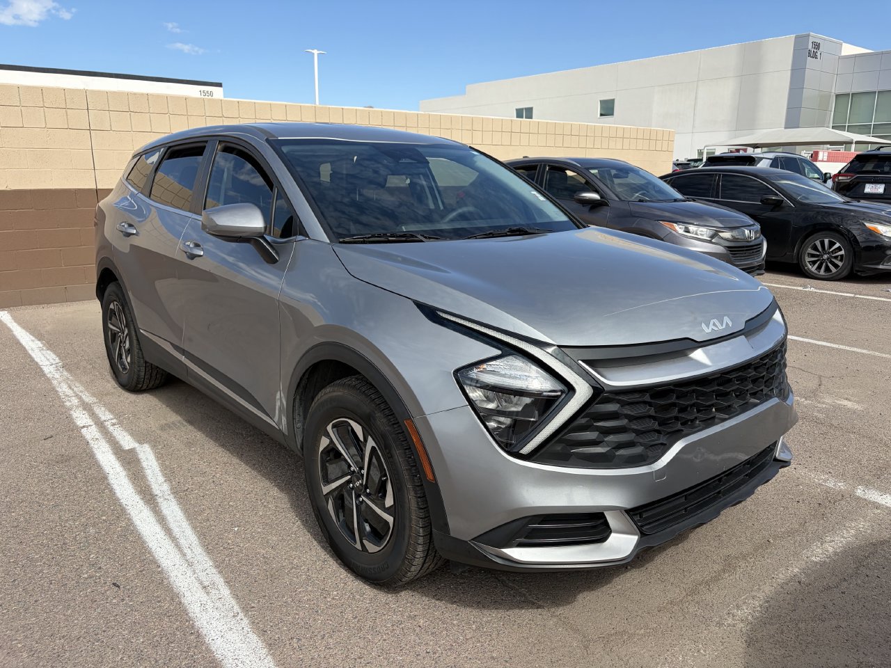 Used 2023 Kia Sportage LX AWD/4WD image 2