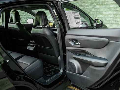 Used 2024 Nissan Ariya AWD image 16