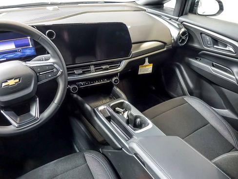 Used 2026 Chevrolet Equinox EV LT FWD image 17