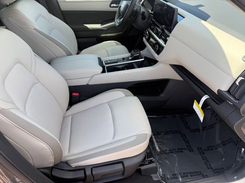New 2026 Nissan Pathfinder SL FWD image 29