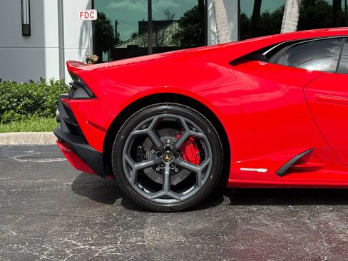 Used 2023 Lamborghini Huracan EVO RWD image 4