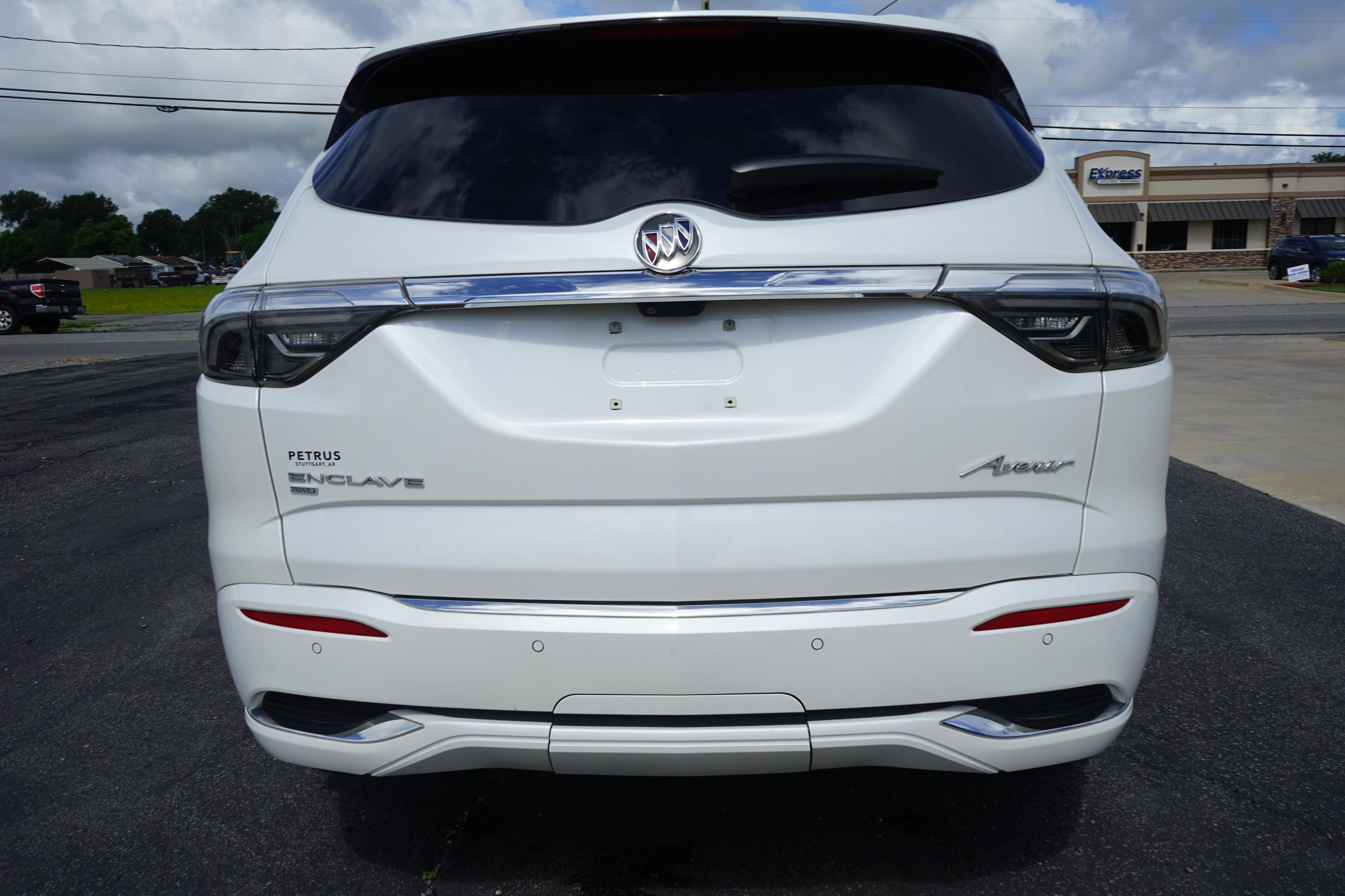Used 2023 Buick Enclave Avenir AWD/4WD image 4