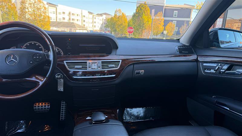 Used 2011 Mercedes-Benz S 550 4MATIC w/ Sport & Premium Pkgs image 27