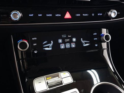 New 2026 Genesis GV70 2.5T AWD/4WD image 24