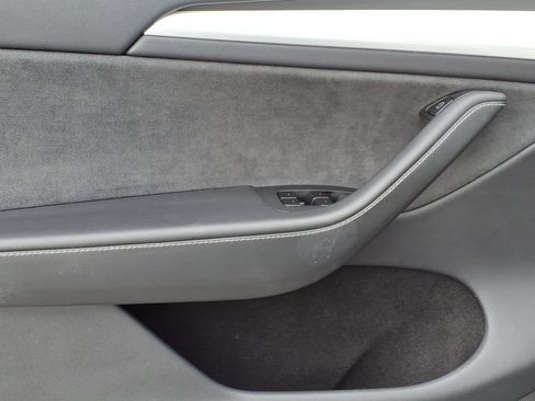 Used 2025 Tesla Model Y Performance AWD/4WD image 23