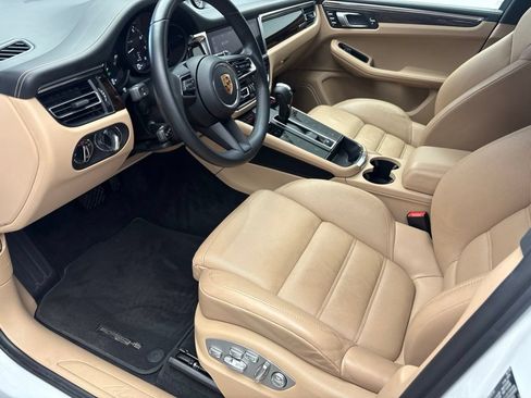Certified 2023 Porsche Macan AWD/4WD image 10