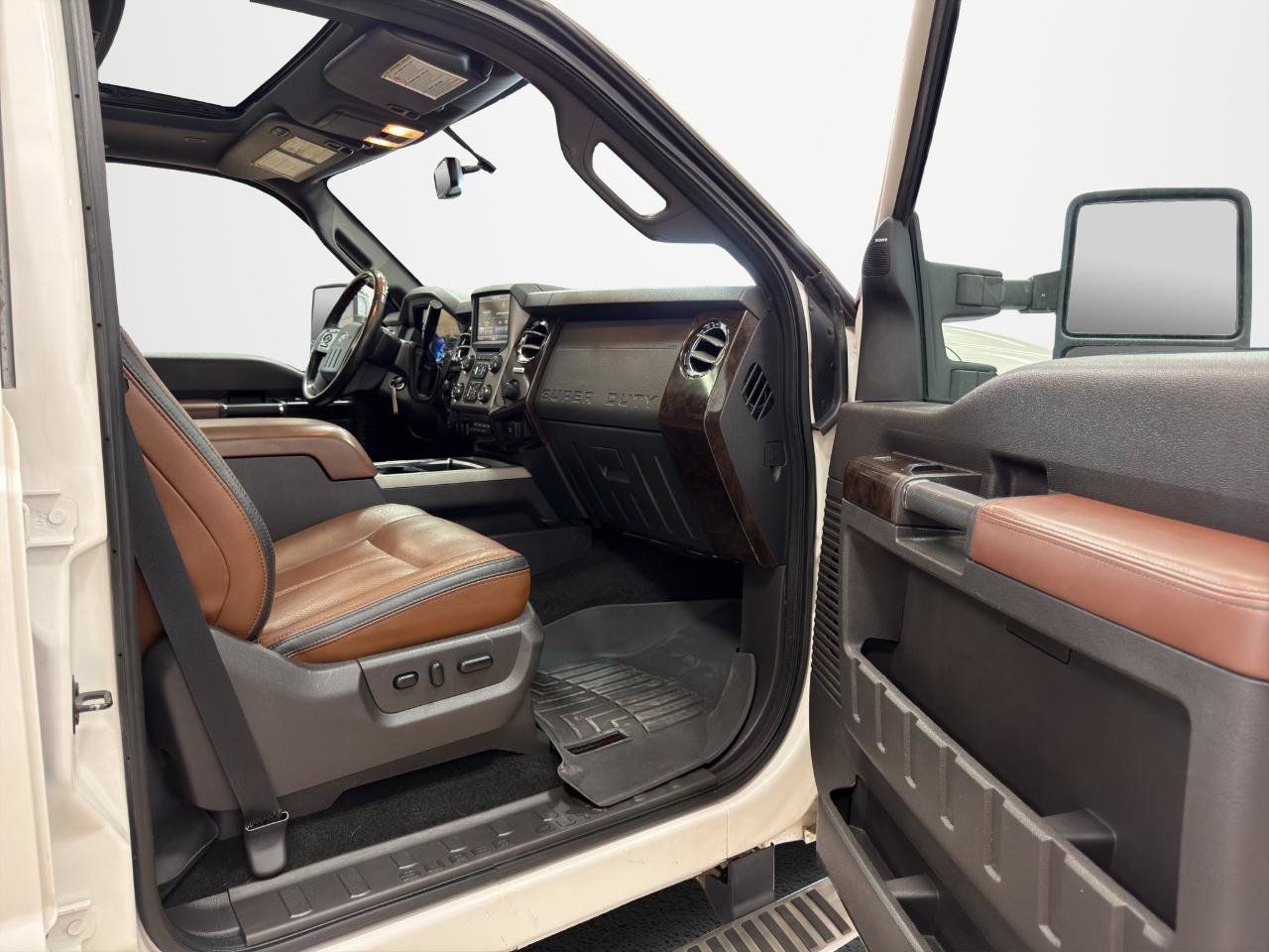 Used 2015 Ford F250 Platinum w/ FX4 Off-Road Package AWD/4WD image 31