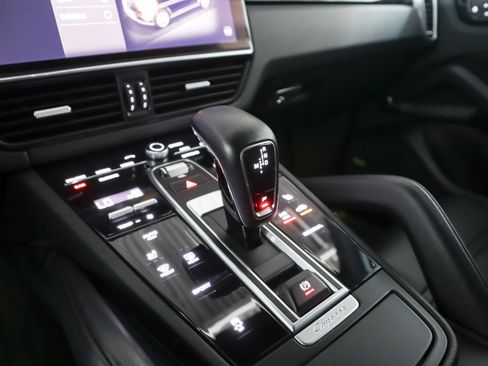 Certified 2022 Porsche Cayenne AWD/4WD image 15