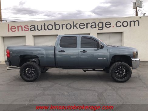 Used 2010 Chevrolet Silverado 2500 LT w/ Interior Plus Package AWD/4WD image 1