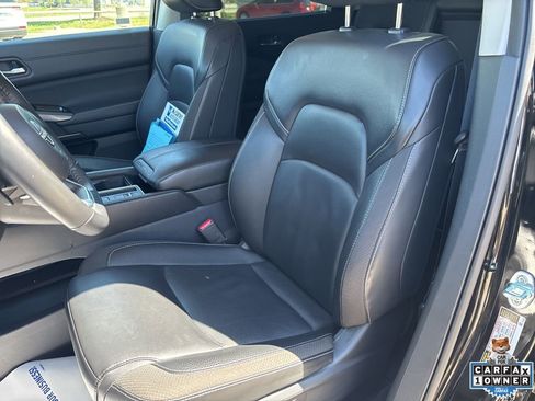 Used 2025 Nissan Pathfinder SL FWD image 59