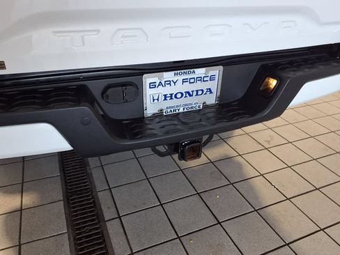Used 2022 Toyota Tacoma TRD Sport AWD/4WD image 24