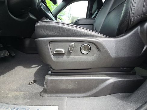 Used 2024 GMC Yukon XL Denali w/ Advanced Technology Package image 27