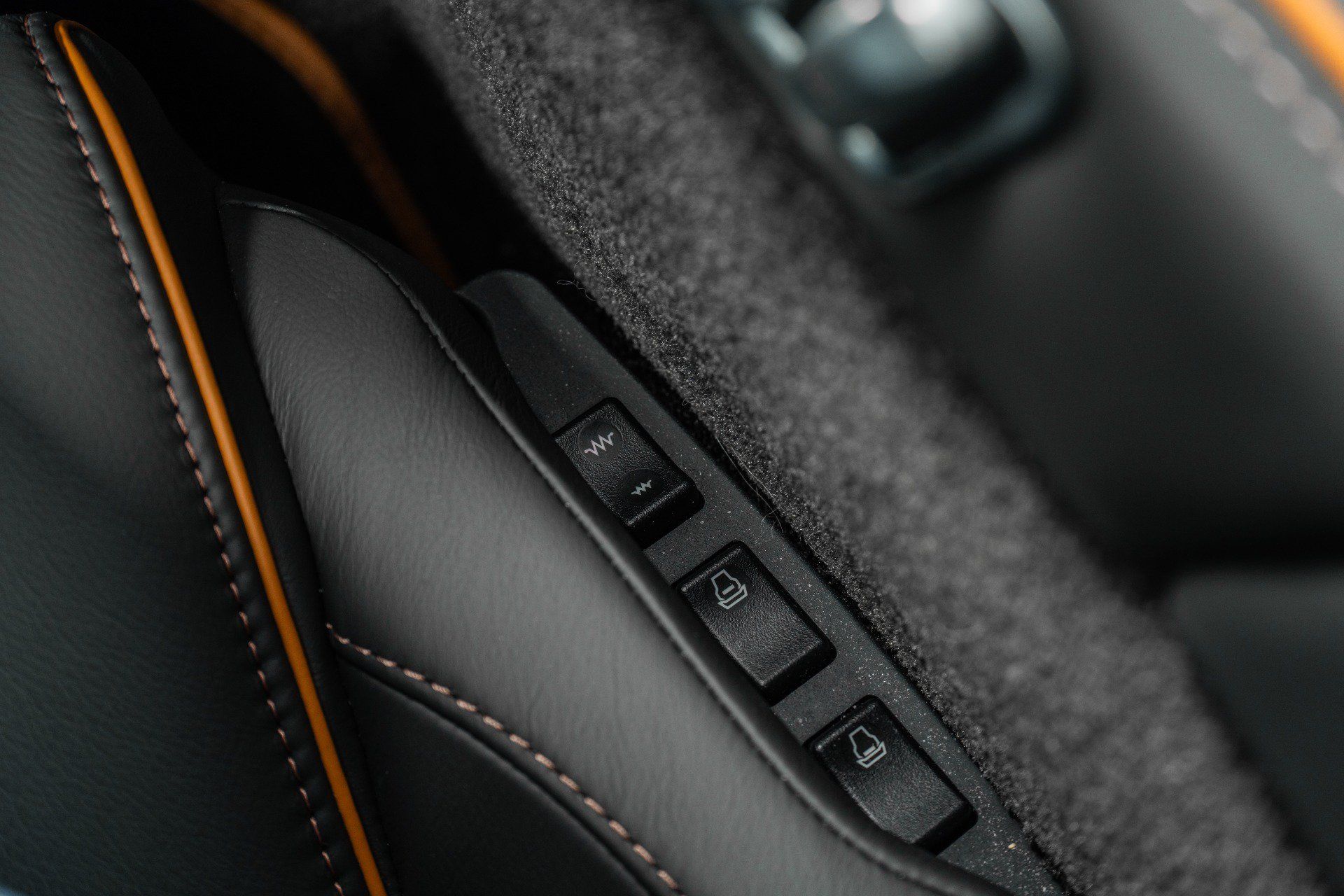 Used 2012 Aston Martin Virage Coupe RWD image 31