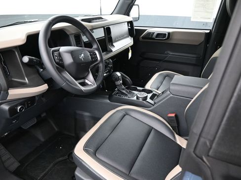 Used 2025 Ford Bronco Big Bend w/ Black Diamond Package AWD/4WD image 9