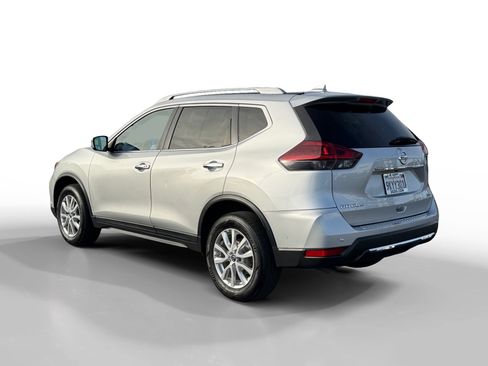 Used 2019 Nissan Rogue SV image 3