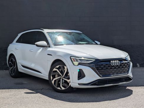 Used 2024 Audi Q8 e-tron Prestige w/ Prestige Package image 3