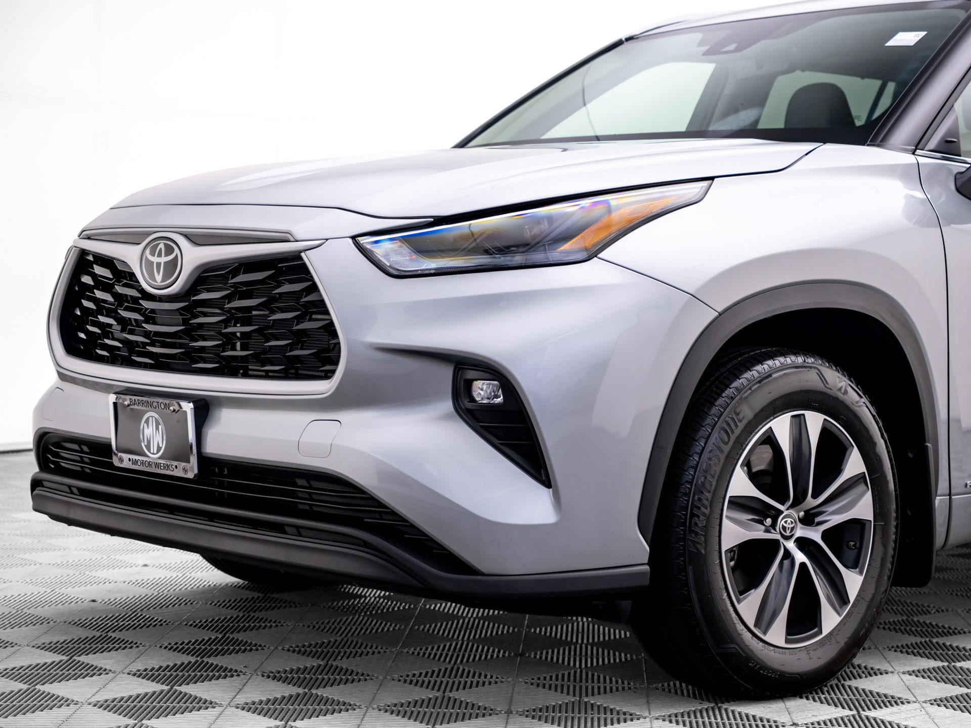 Used 2025 Toyota Highlander XLE AWD/4WD image 40